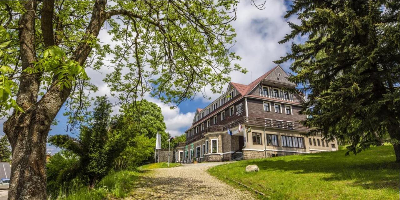 Spa Hotel Bily Horec 哈拉霍夫 外观 照片
