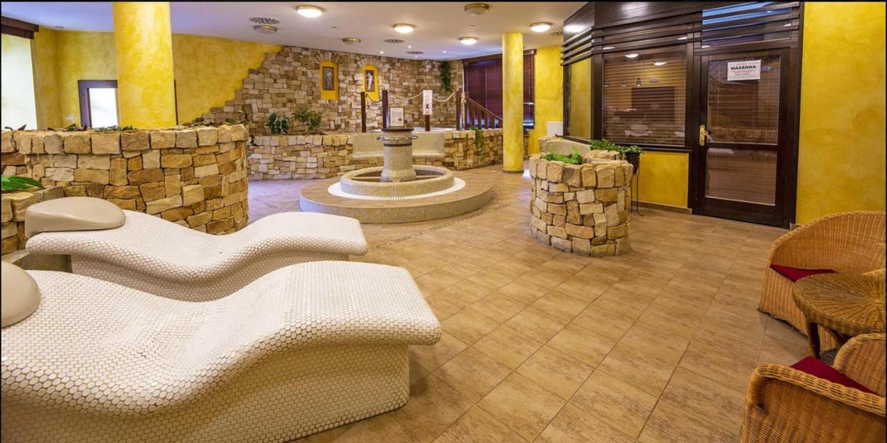 Spa Hotel Bily Horec 哈拉霍夫 外观 照片