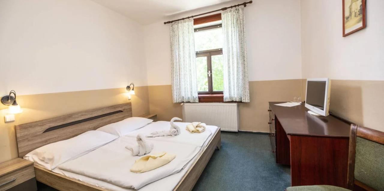 Spa Hotel Bily Horec 哈拉霍夫 外观 照片