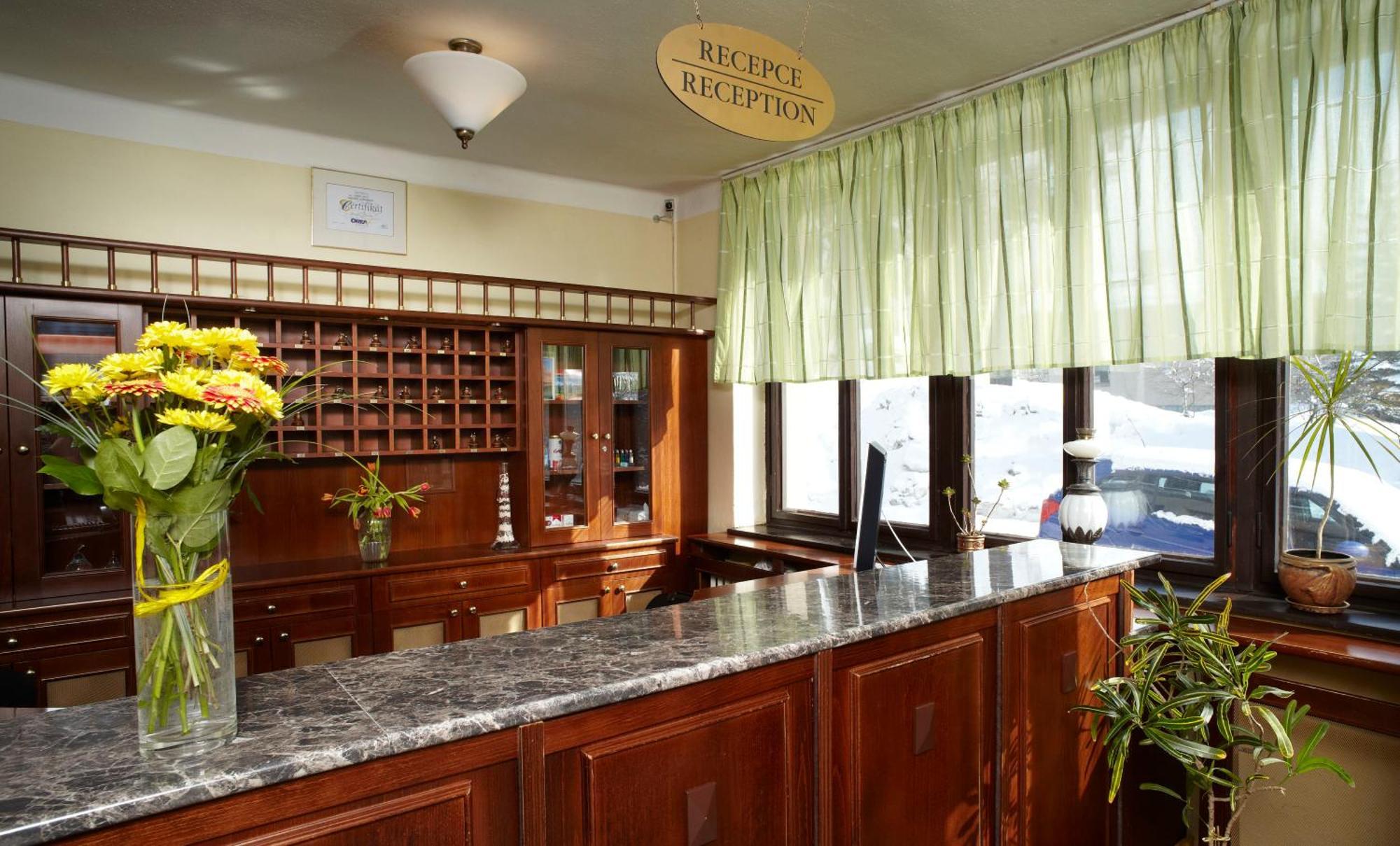 Spa Hotel Bily Horec 哈拉霍夫 外观 照片